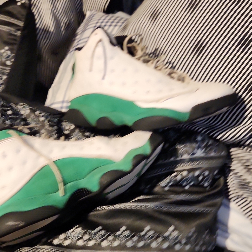 Jordan White and Green Sneakers - Picture 6 of 8